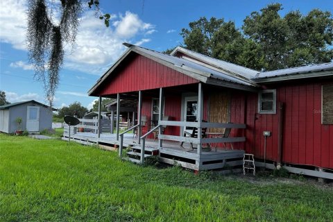 House in Okeechobee, Florida 2 bedrooms, 166.85 sq.m. № 635691 - photo 1