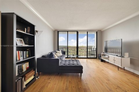 Condominio en venta en Coral Gables, Florida, 1 dormitorio, 84.54 m2 № 976063 - foto 7