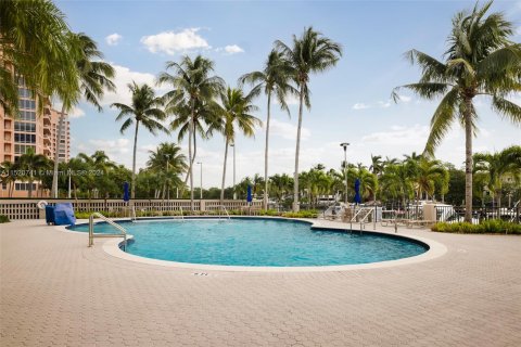 Condominio en venta en Coral Gables, Florida, 1 dormitorio, 84.54 m2 № 976063 - foto 23