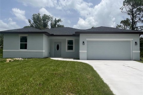 House in Port Charlotte, Florida 3 bedrooms, 117.15 sq.m. № 1268619 - photo 1