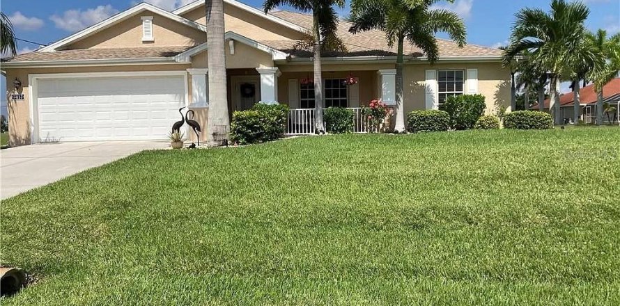 House in Cape Coral, Florida 3 bedrooms, 183.48 sq.m. № 1002014