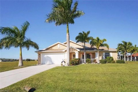Villa ou maison à vendre à Cape Coral, Floride: 3 chambres, 183.48 m2 № 1002014 - photo 25