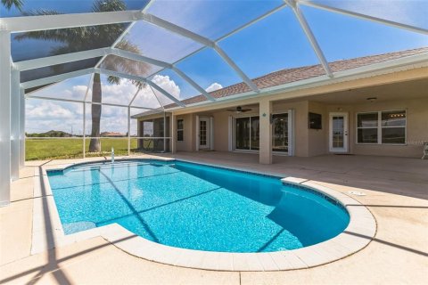 Villa ou maison à vendre à Cape Coral, Floride: 3 chambres, 183.48 m2 № 1002014 - photo 5