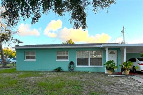 Villa ou maison à louer à Lake Mary, Floride: 2 chambres, 82.5 m2 № 1346870 - photo 1