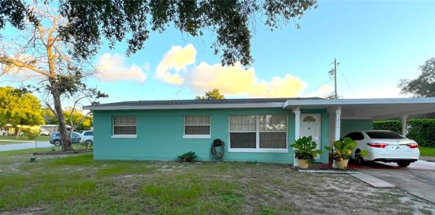 House in Lake Mary, Florida 2 bedrooms, 82.5 sq.m. № 1346870