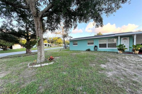 House in Lake Mary, Florida 2 bedrooms, 82.5 sq.m. № 1346870 - photo 2