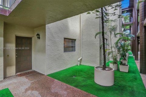 Condominio en venta en Lauderhill, Florida, 1 dormitorio, 63.64 m2 № 1138689 - foto 20