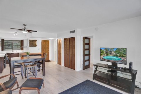Condominio en venta en Lauderhill, Florida, 1 dormitorio, 63.64 m2 № 1138689 - foto 12