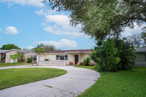 Casa en venta en Kenneth City, Florida, 2 dormitorios, 119.84 m2 № 1340907 - foto 1