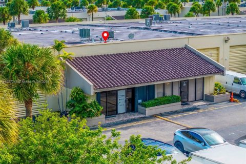 Propiedad comercial en venta en Hialeah, Florida № 1358524 - foto 17