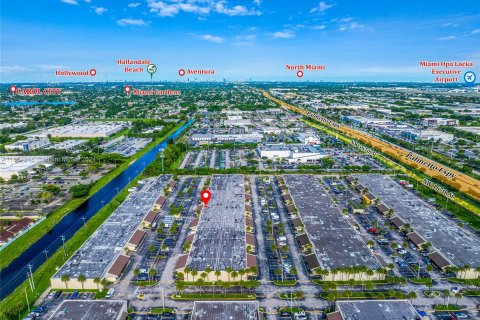 Propiedad comercial en venta en Hialeah, Florida № 1358524 - foto 7