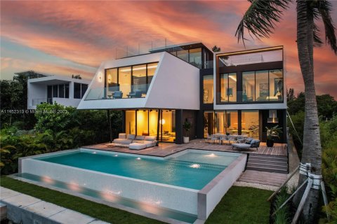 Villa ou maison à vendre à Miami, Floride: 5 chambres, 676.61 m2 № 720589 - photo 3