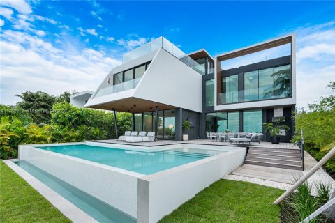 Villa ou maison à vendre à Miami, Floride: 5 chambres, 676.61 m2 № 720589 - photo 23