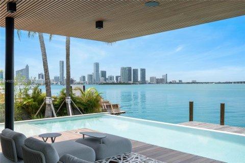 Casa en venta en Miami, Florida, 5 dormitorios, 676.61 m2 № 720589 - foto 17