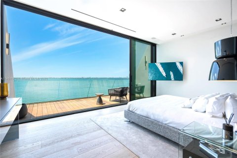 Casa en venta en Miami, Florida, 5 dormitorios, 676.61 m2 № 720589 - foto 10