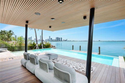 Villa ou maison à vendre à Miami, Floride: 5 chambres, 676.61 m2 № 720589 - photo 9