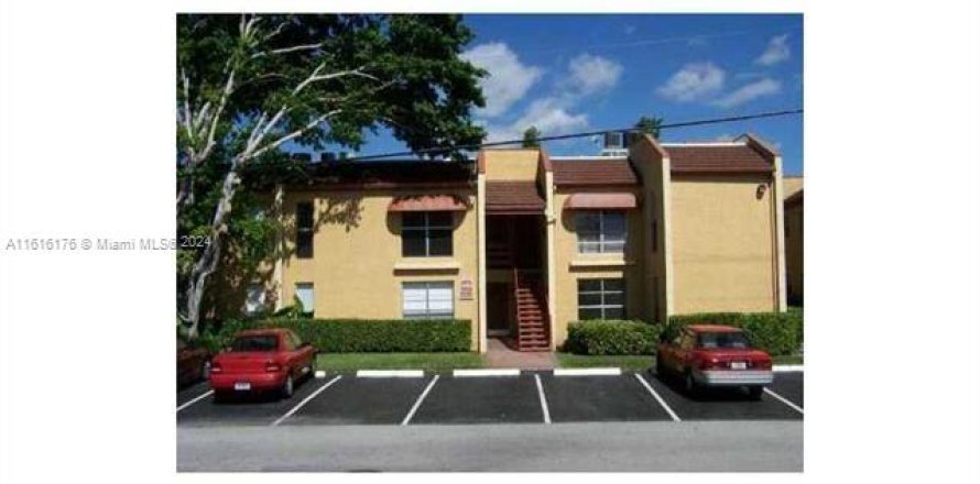 Condominio en Tamarac, Florida, 2 dormitorios  № 1237656