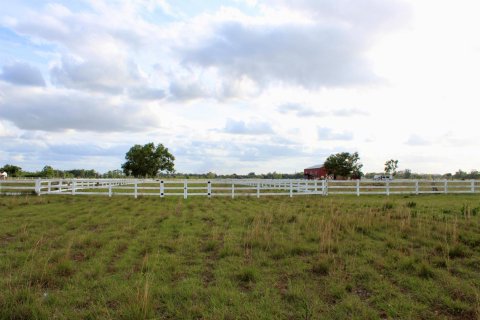 Commercial property in Indiantown, Florida № 919672 - photo 14