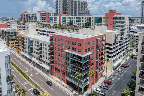 Condo in Tampa, Florida, 2 bedrooms  № 1335797 - photo 1