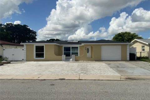 Casa en venta en Port Richey, Florida, 3 dormitorios, 133.97 m2 № 1290162 - foto 1