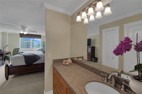 Condo in Lauderdale-by-the-Sea, Florida, 2 bedrooms  № 1208581 - photo 24