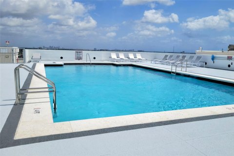 Condominio en venta en Hollywood, Florida, 2 dormitorios, 96.25 m2 № 1208631 - foto 1