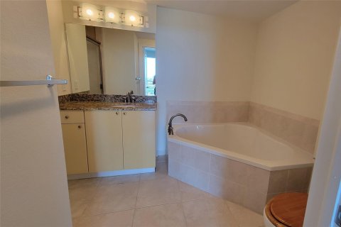 Condo in Hollywood, Florida, 2 bedrooms  № 1208631 - photo 18