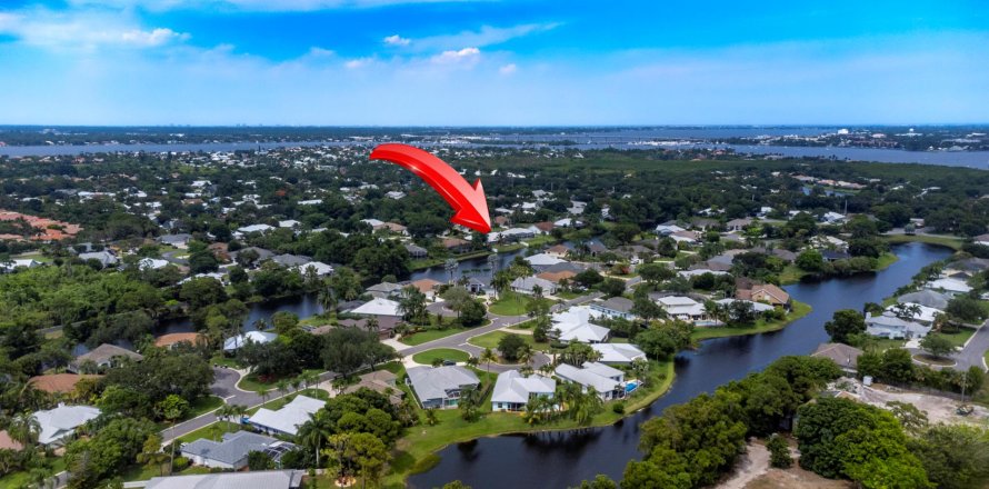 House in Palm City, Florida 3 bedrooms, 239.04 sq.m. № 1208582