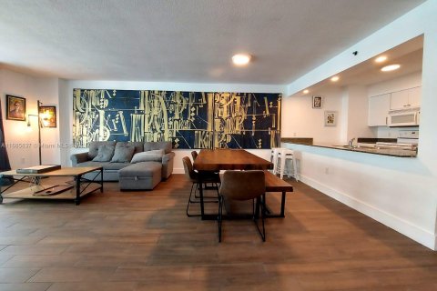 Condominio en venta en Miami, Florida, 1 dormitorio, 76.64 m2 № 1427388 - foto 1