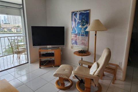 Condo in Aventura, Florida, 1 bedroom  № 1406166 - photo 16