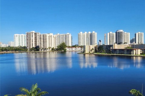 Condominio en venta en Aventura, Florida, 1 dormitorio, 71.35 m2 № 1406166 - foto 17