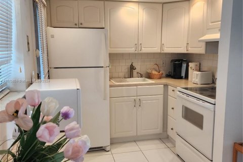 Condo in Aventura, Florida, 1 bedroom  № 1406166 - photo 5