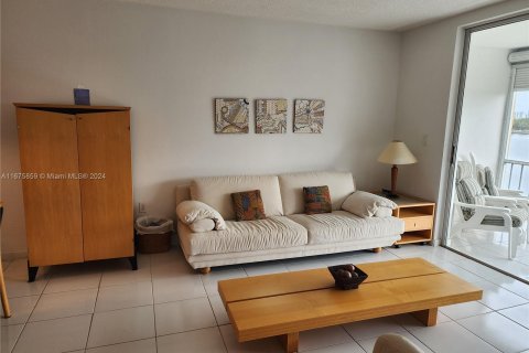 Condo in Aventura, Florida, 1 bedroom  № 1406166 - photo 15