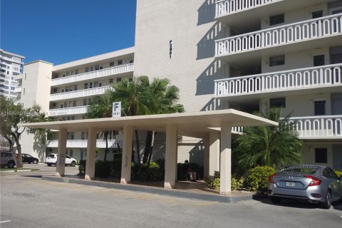 Condominio en venta en Aventura, Florida, 1 dormitorio, 71.35 m2 № 1406166 - foto 1