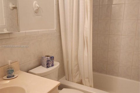 Condo in Aventura, Florida, 1 bedroom  № 1406166 - photo 26