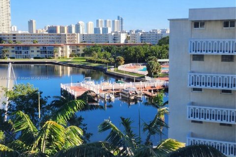 Condo in Aventura, Florida, 1 bedroom  № 1406166 - photo 19