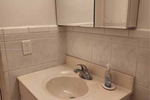 Condo in Aventura, Florida, 1 bedroom  № 1406166 - photo 28