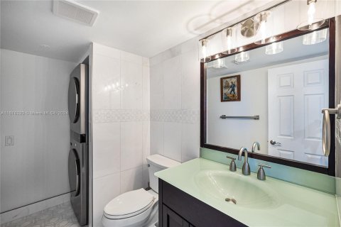 Condo in Miami, Florida, 1 bedroom  № 1406206 - photo 21