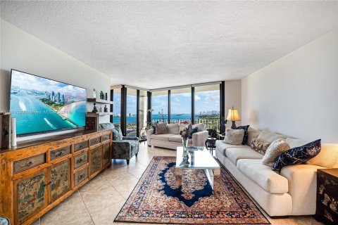 Condo in Miami, Florida, 1 bedroom  № 1406206 - photo 2