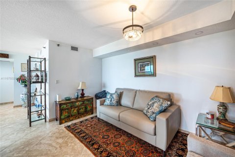 Condo in Miami, Florida, 1 bedroom  № 1406206 - photo 5