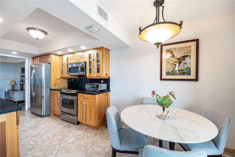 Condo in Miami, Florida, 1 bedroom  № 1406206 - photo 6