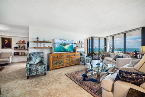 Condo in Miami, Florida, 1 bedroom  № 1406206 - photo 10