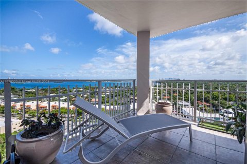 Condo in Miami, Florida, 1 bedroom  № 1406206 - photo 15