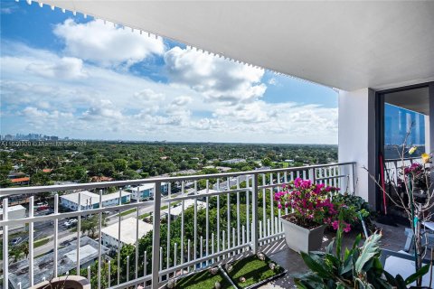 Condo in Miami, Florida, 1 bedroom  № 1406206 - photo 11