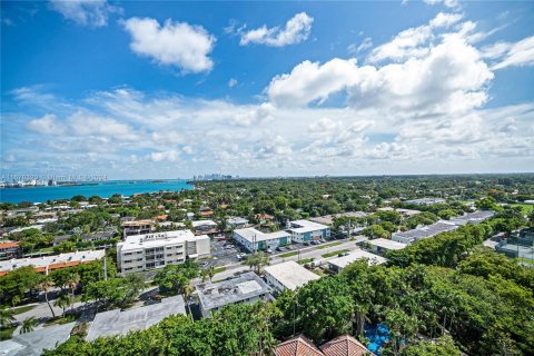 Condo in Miami, Florida, 1 bedroom  № 1406206 - photo 14