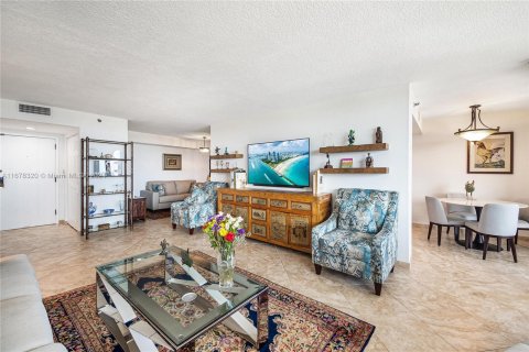 Condo in Miami, Florida, 1 bedroom  № 1406206 - photo 9