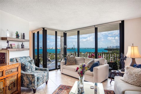 Condo in Miami, Florida, 1 bedroom  № 1406206 - photo 4