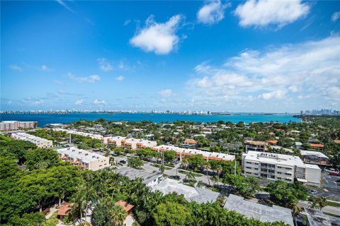 Condo in Miami, Florida, 1 bedroom  № 1406206 - photo 13