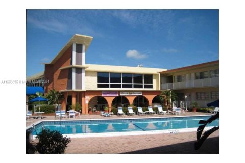 Hotel in Hallandale Beach, Florida 29.73 sq.m. № 1097225 - photo 5