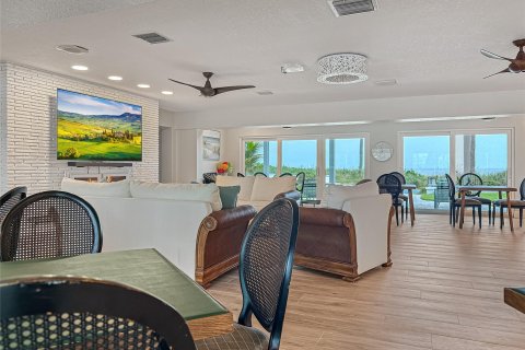 House in Lauderdale-by-the-Sea, Florida 2 bedrooms, 177.63 sq.m. № 888534 - photo 8